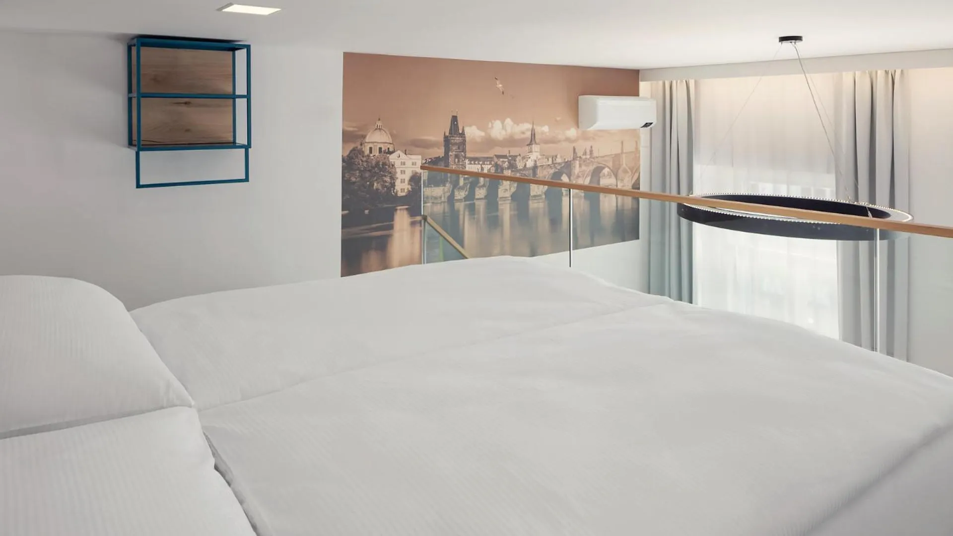 Ea Hotel Moment Self Check-In Praga