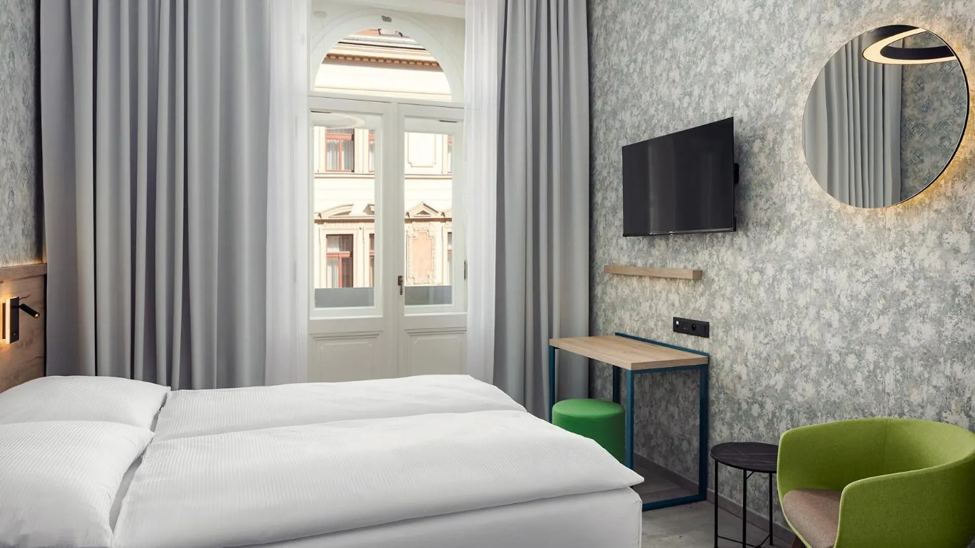 Ea Hotel Moment Self Check-In Prag